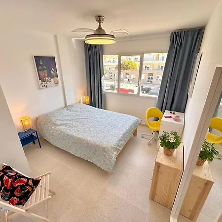 Sunny Terraced Flat In Center 아파트 *