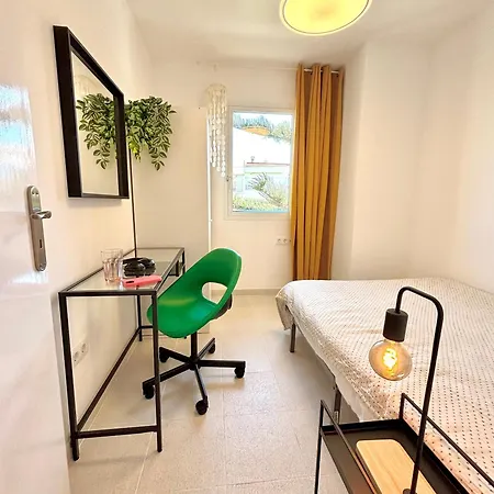 Sunny Terraced Flat In Center 아파트 코라레호